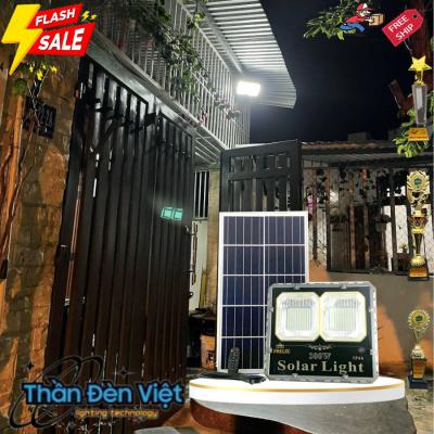 Giá đèn năng lượng mặt trời solar light 300W