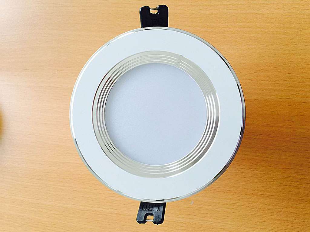 Đèn chiếu sáng giá rẻ