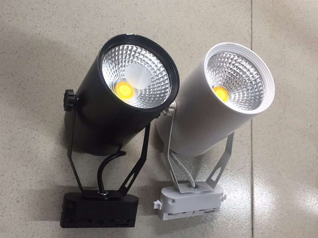 Đèn chiếu sáng giá rẻ